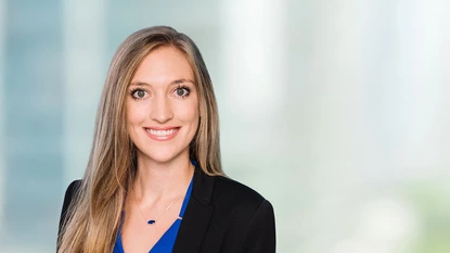 Lauren Neuhaus Headshot